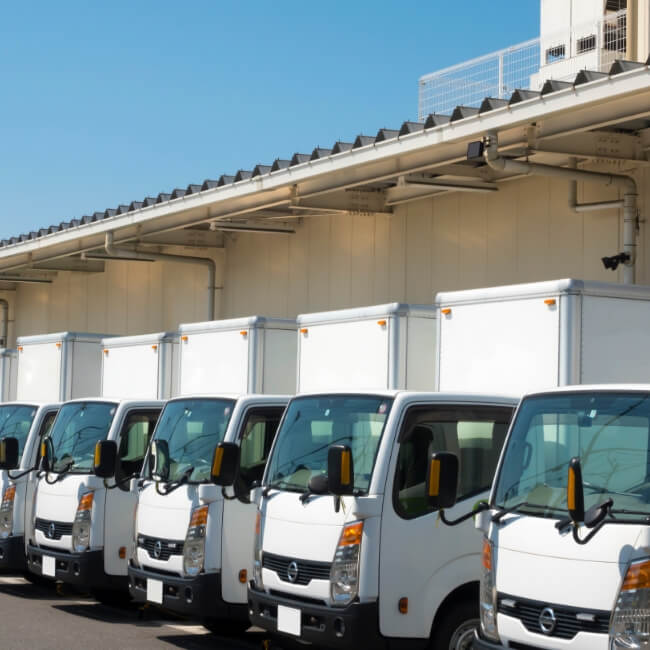 大型特殊車両である給食配送車の運行管理も業界No.1企業の大新東㈱(シダックスグループ)にお任せください。